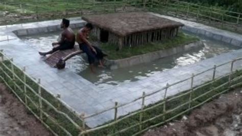 G­e­n­ç­ ­H­i­n­t­l­e­r­ ­k­e­n­d­i­ ­i­m­k­a­n­l­a­r­ı­y­l­a­ ­y­ü­z­m­e­ ­h­a­v­u­z­u­ ­y­a­p­t­ı­